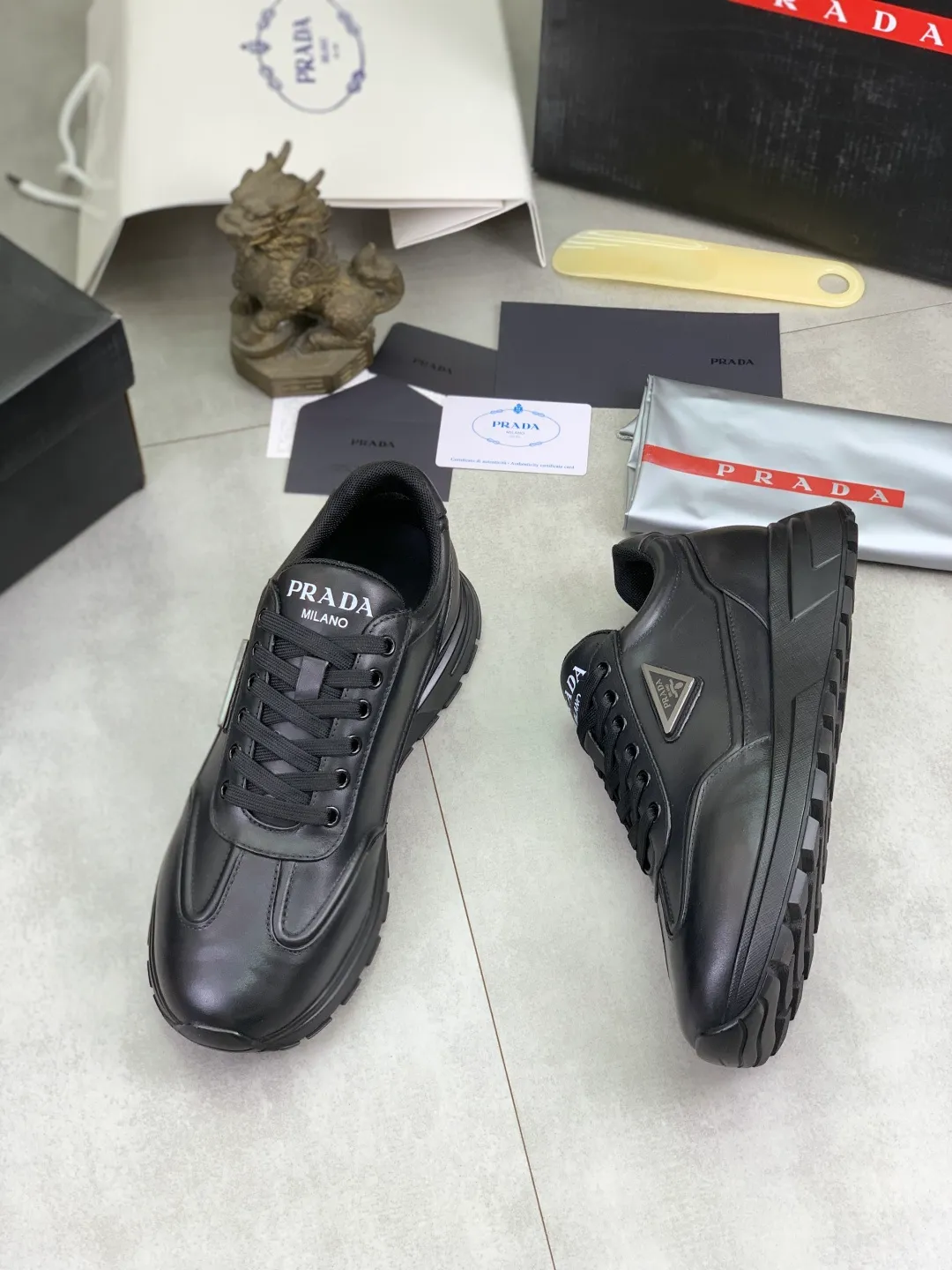 Men's men's shoes P600 💰[actual price] top quality, new popular models on the official website, timeless for a century, 🆘 The trendy brand (Prada) mainly promotes popular models, avant-garde and versatile fashionable men's shoes, privately molded, with cowhide splicing and 1:1 oil edge treatment... fashionable and simple, original imported cowhide with python skin, cowhide leather lining for feet; the atmosphere and personality are more fashionable, eye-catching and pursuing class. It will subvert the old idea and be a must-have for fashionistas who want to spend time with you! Must keep it! High-end comfortable and low-cost, high-end quality workmanship. Size: 38-45 4️⃣ colors available. full package